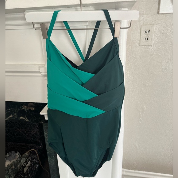 Lands end Women's Slender Suit V-neck Pleated X-back OnePiece Swimsuit - Picture 7 of 7